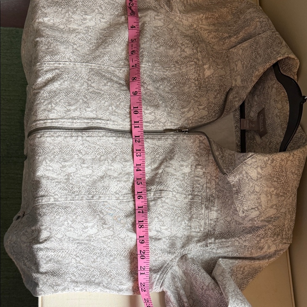 Chico's Snakeskin print (gray) Jacket Chico’s size 3 /US XL - Picture 8 of 10
